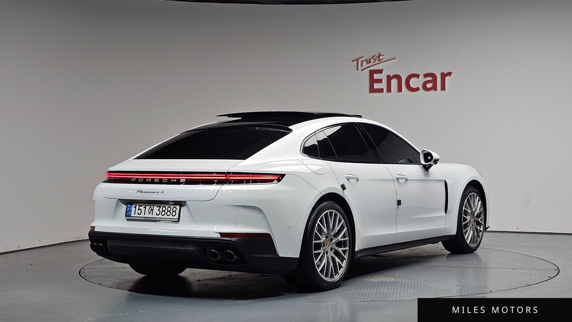 Porsche Panamera 2024 — фото 1 из 12