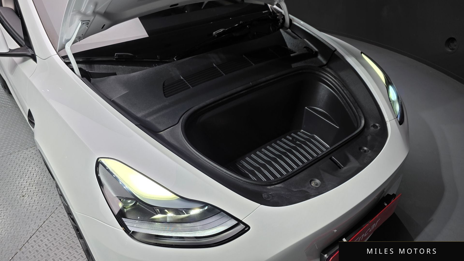 Tesla Model Y 2023 — миниатюра 6