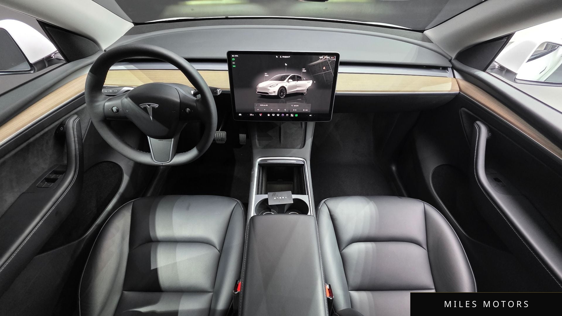 Tesla Model Y 2023 — миниатюра 10