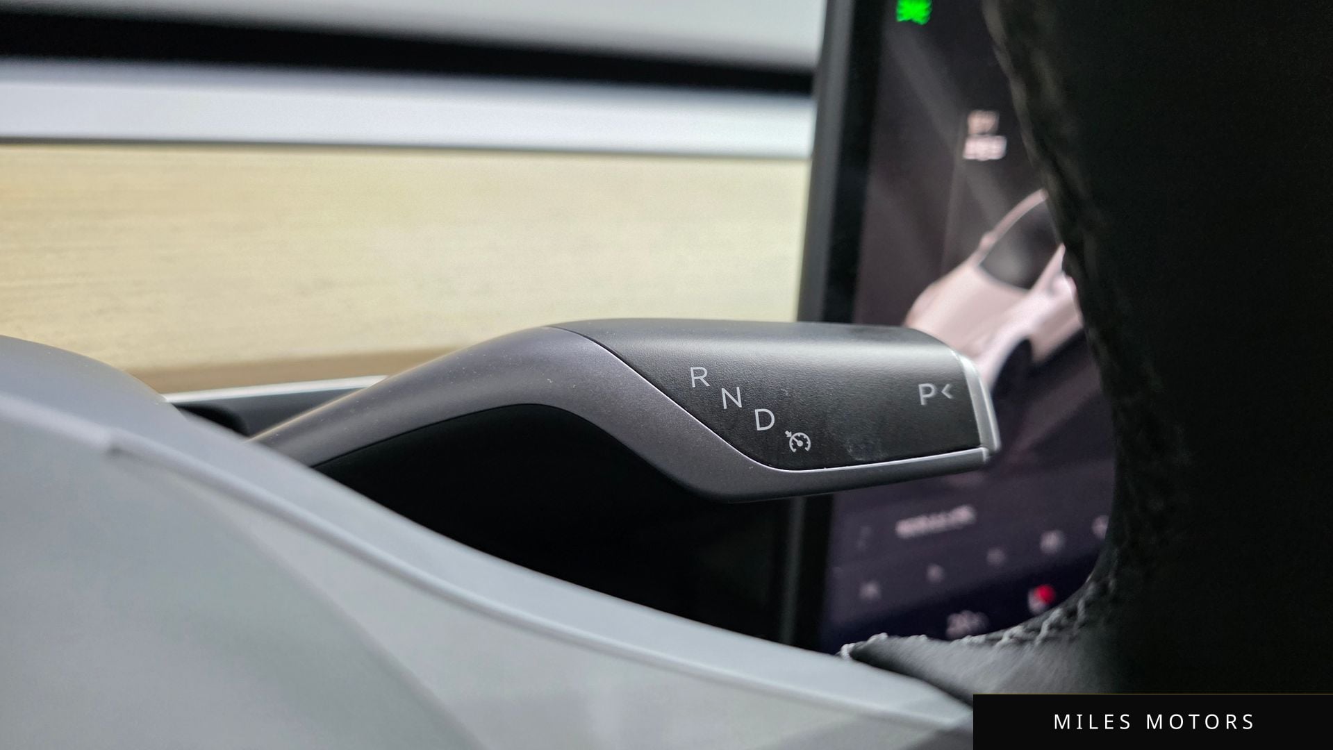 Tesla Model Y 2023 — миниатюра 12
