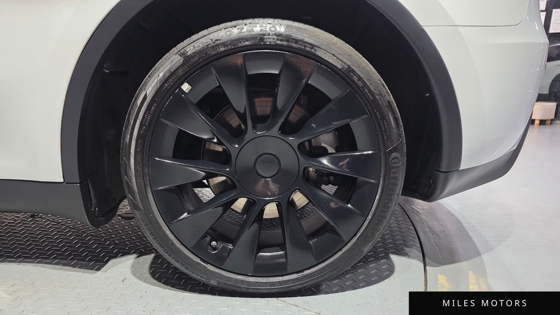 Tesla Model Y 2023 — миниатюра 7
