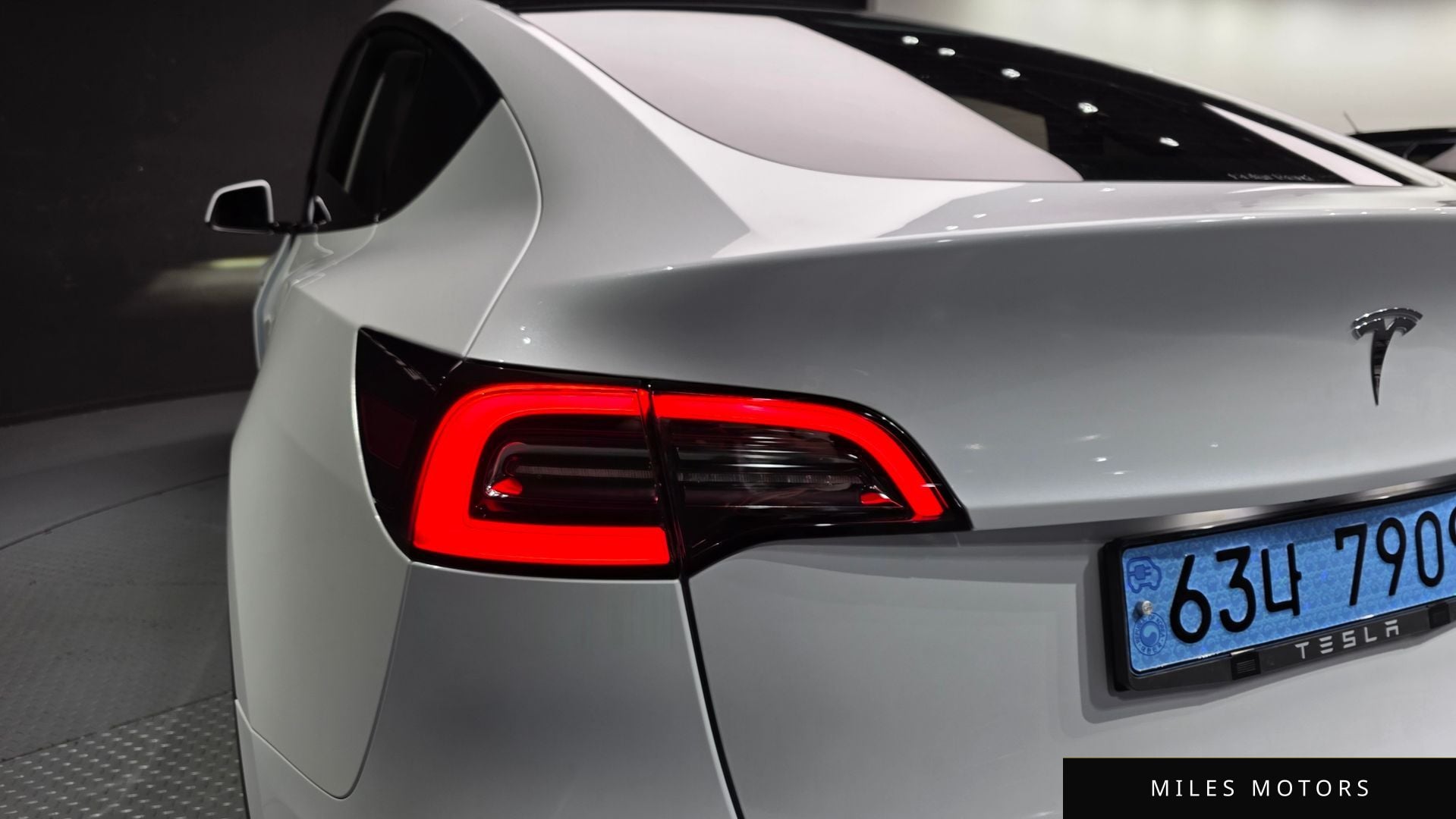 Tesla Model Y 2023 — миниатюра 9
