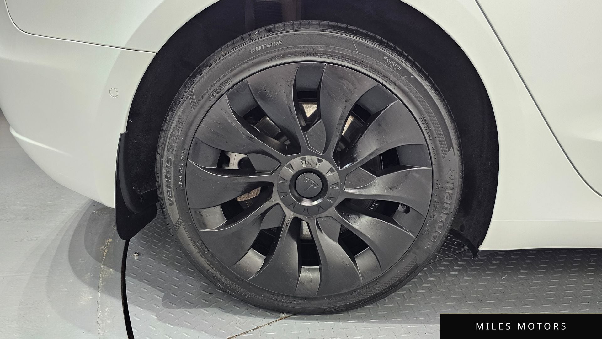 Tesla Model 3 2020 — миниатюра 5