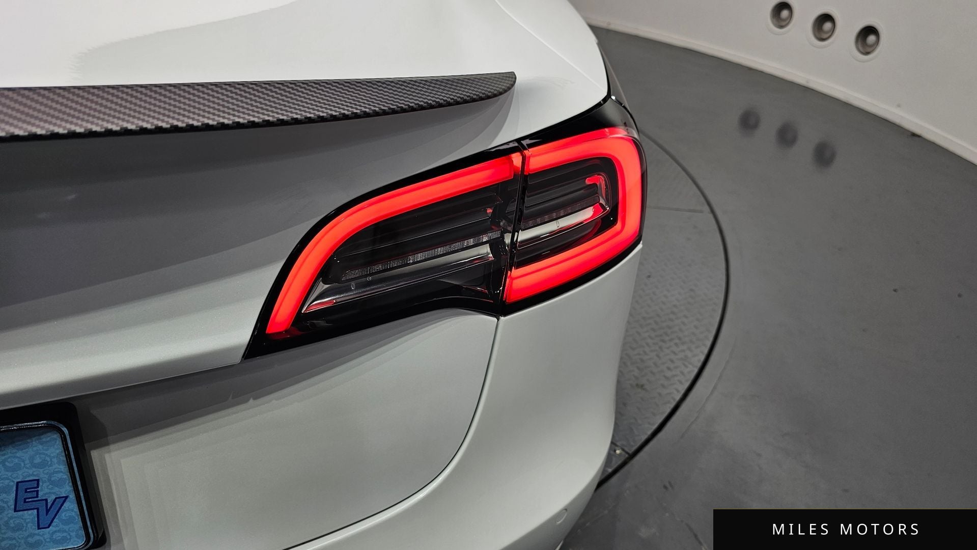 Tesla Model 3 2020 — миниатюра 9