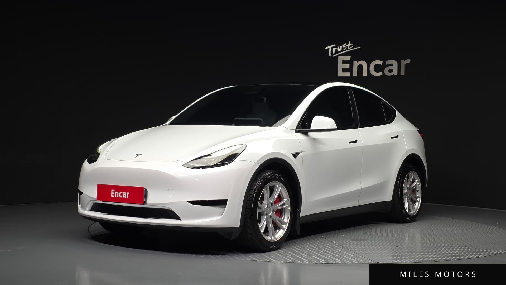 Tesla Model Y 2024 — фото 1 из 12