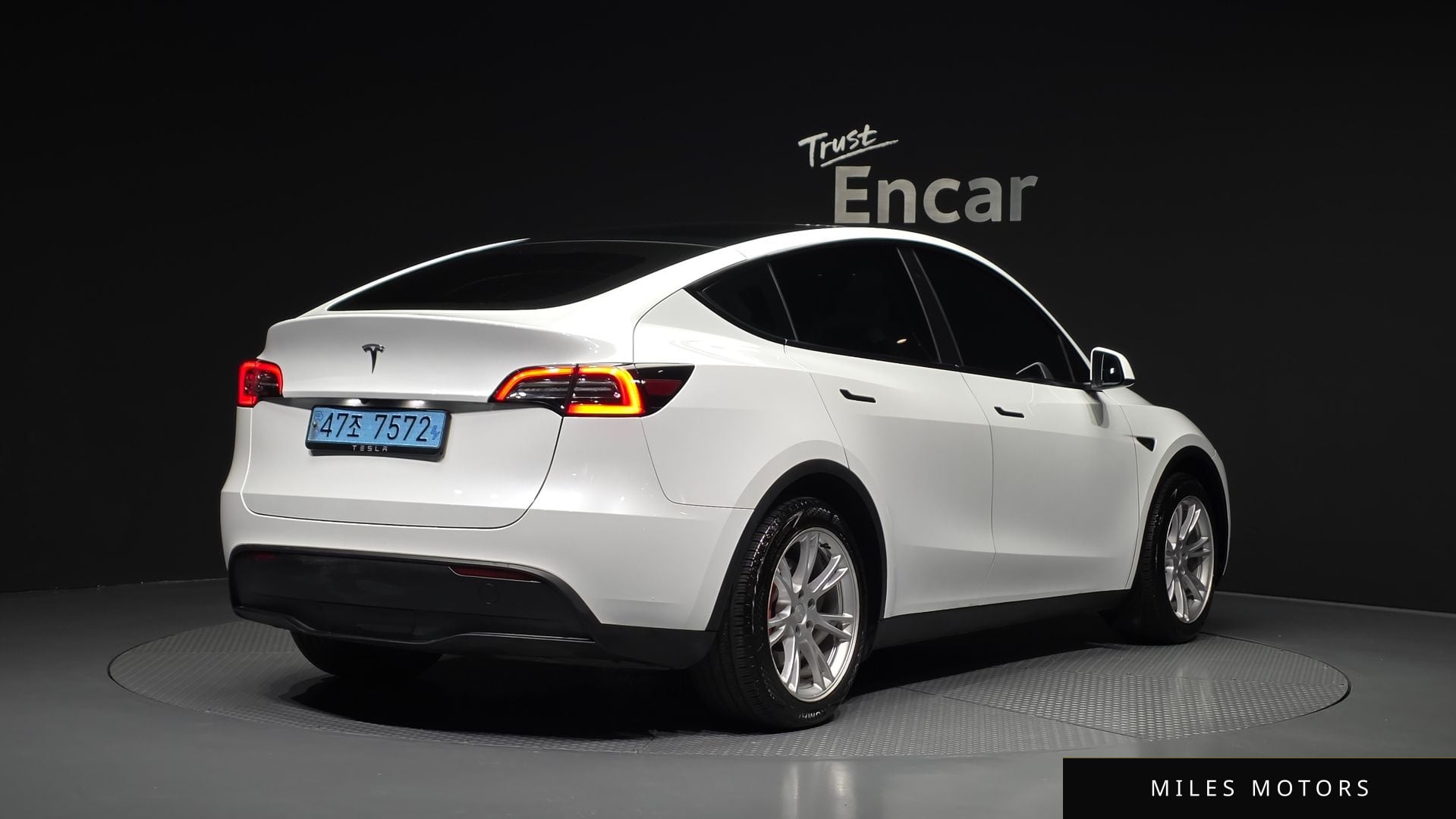 Tesla Model Y 2024 — миниатюра 2