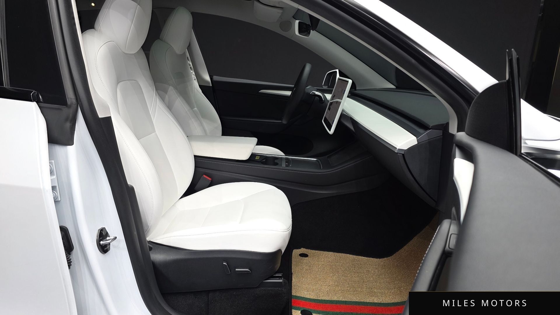 Tesla Model Y 2024 — миниатюра 11
