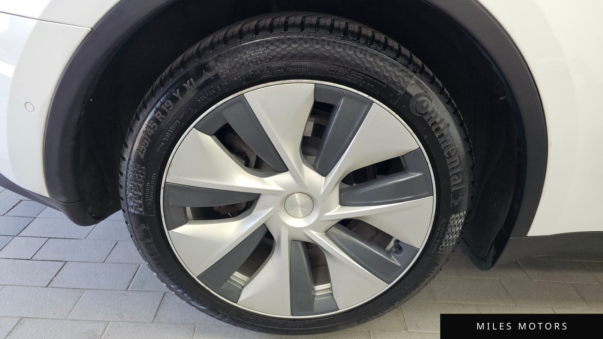 Tesla Model Y 2021 — миниатюра 5