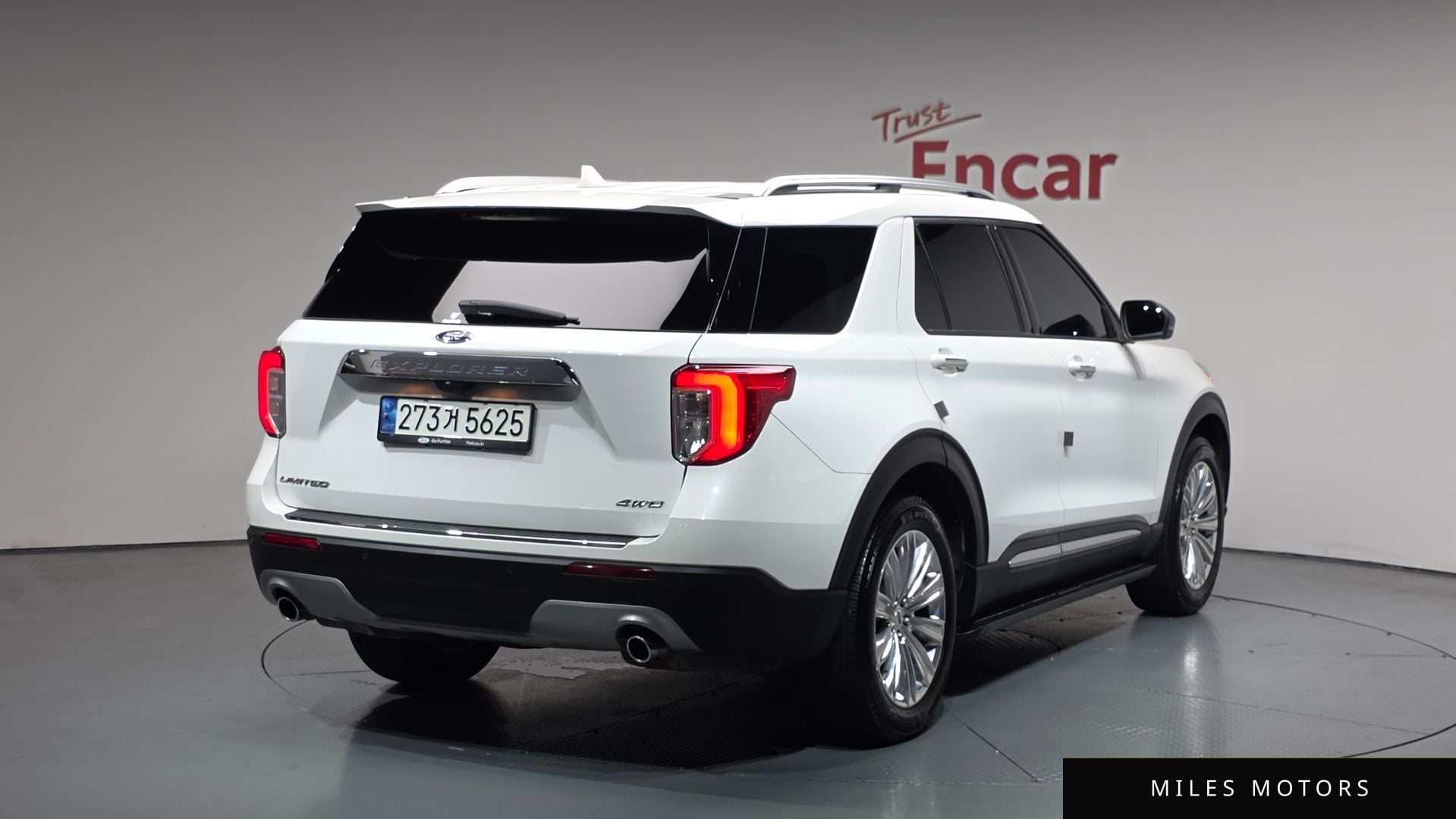 Ford Explorer 2021 — фото 1 из 12