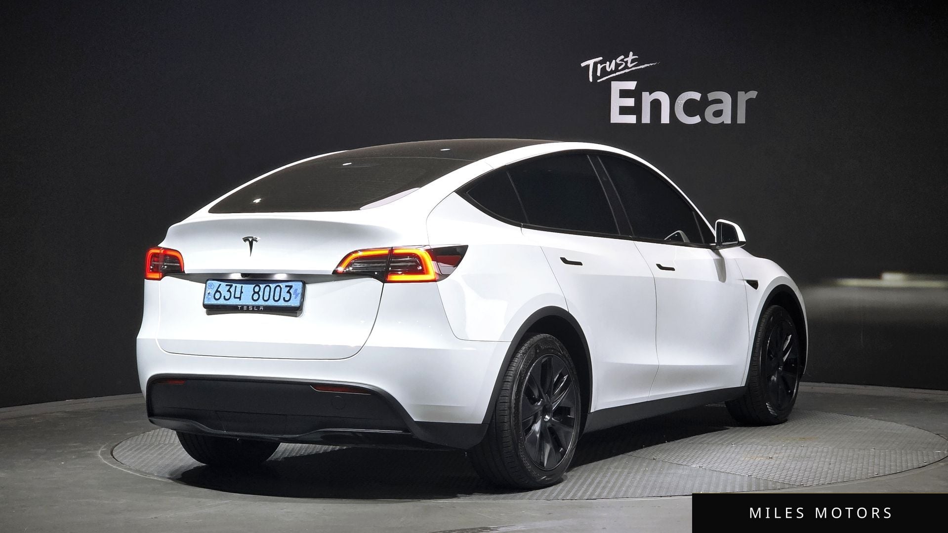 Tesla Model Y 2024 — миниатюра 2