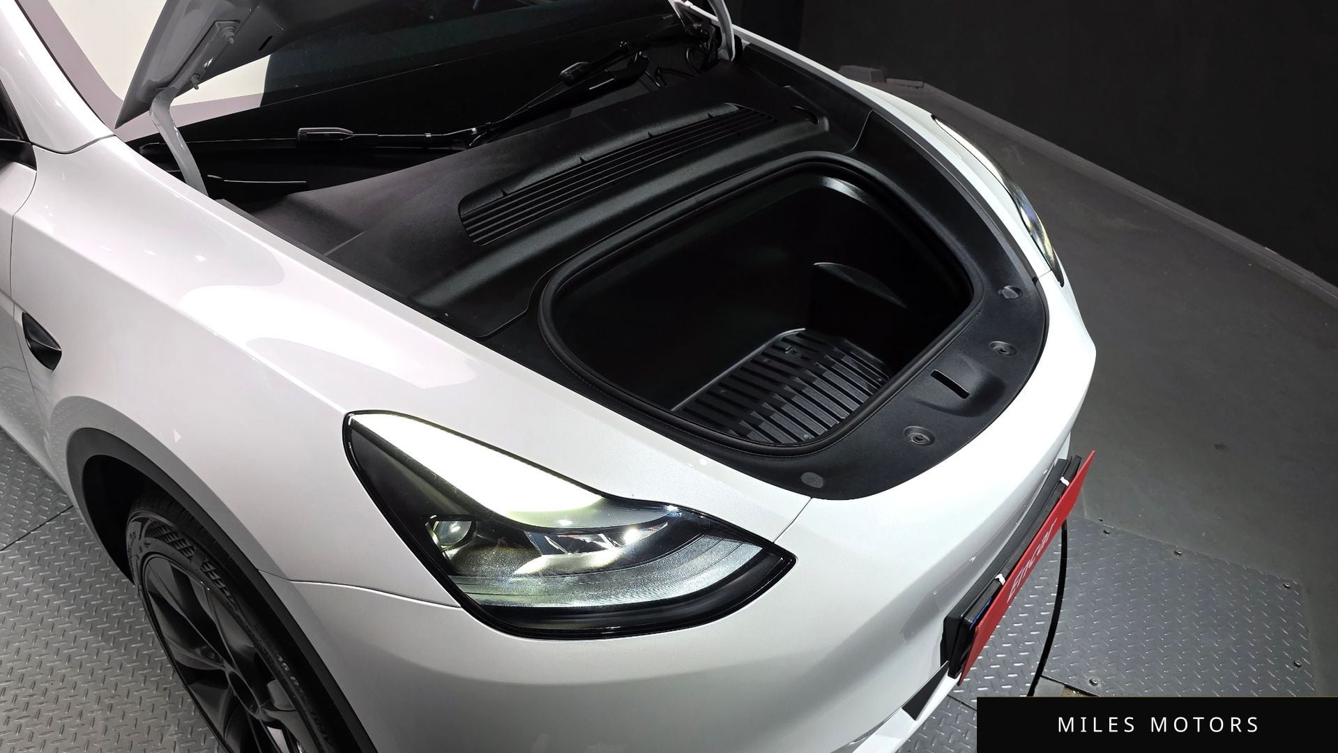 Tesla Model Y 2024 — миниатюра 6