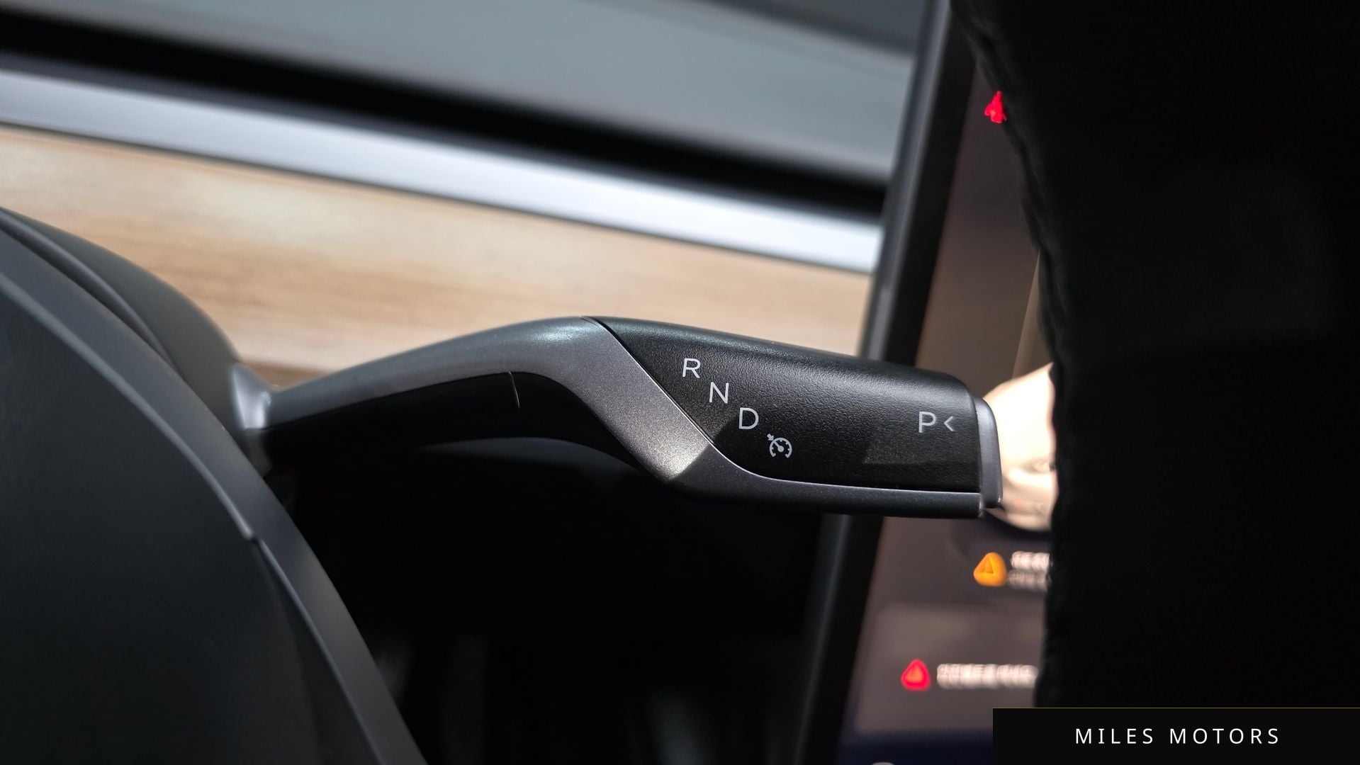 Tesla Model Y 2024 — миниатюра 9