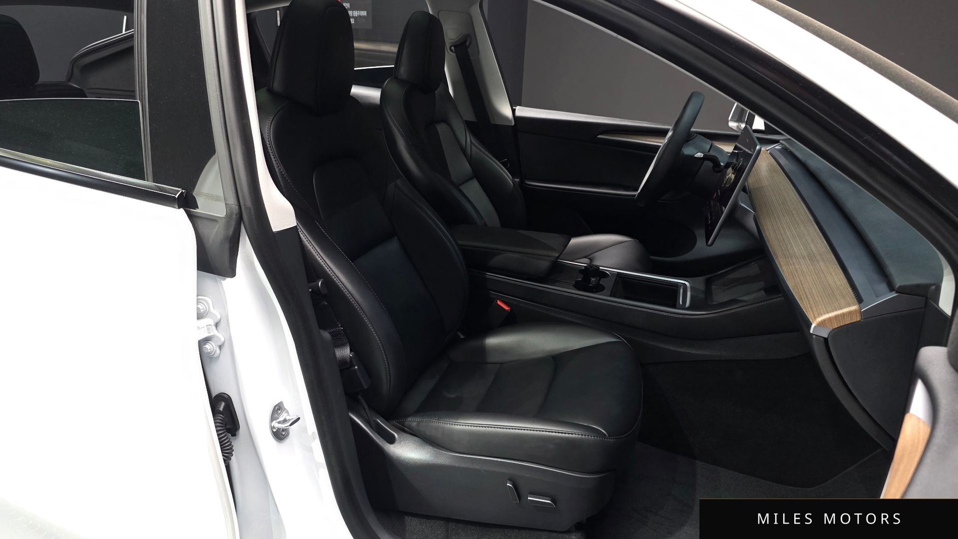 Tesla Model Y 2024 — миниатюра 11