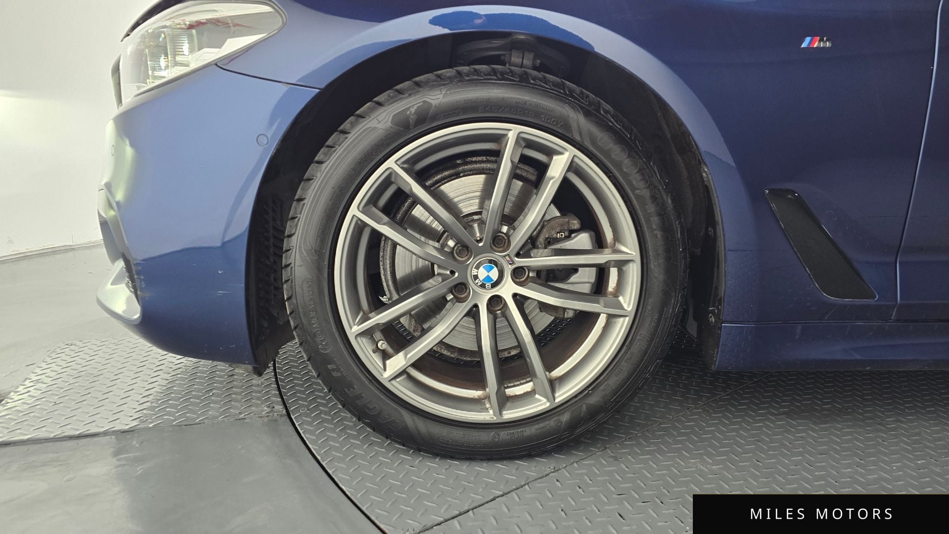 BMW 5 Series (G30) 2019 — миниатюра 4
