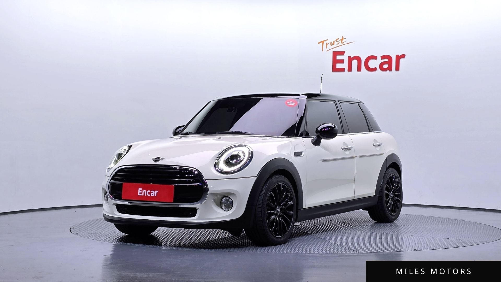 MINI Cooper 2019 — фото 1 из 12