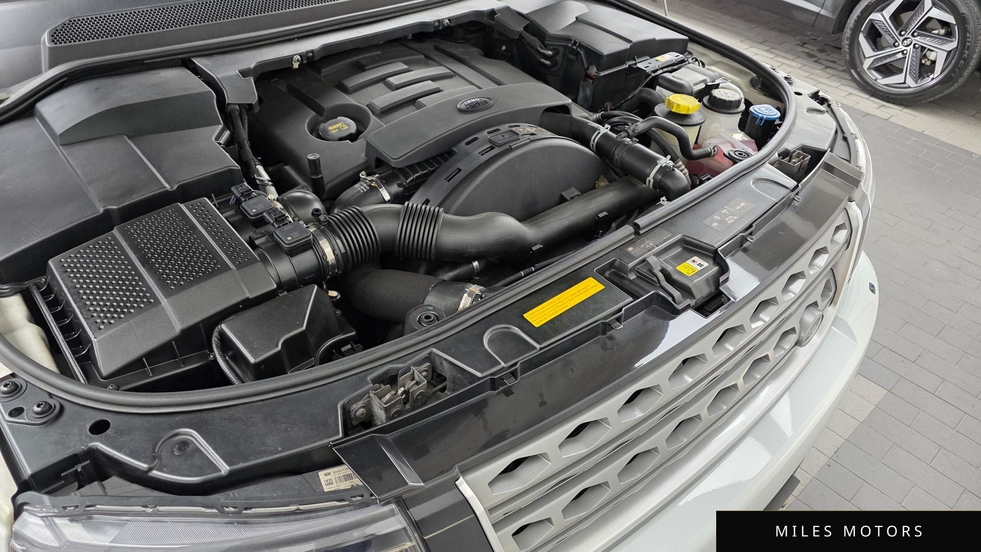 Land Rover Discovery 2016 — миниатюра 6