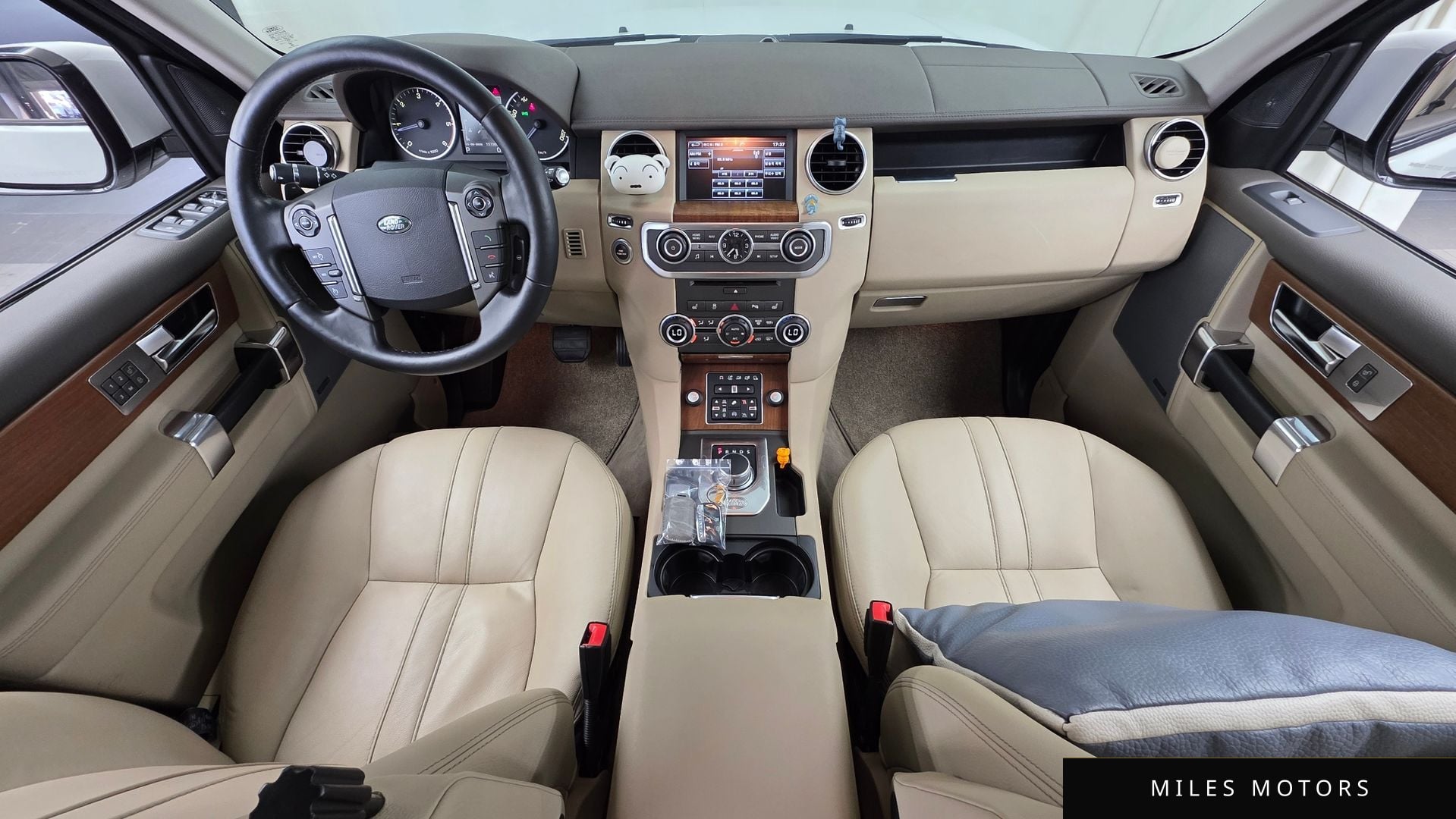 Land Rover Discovery 2016 — миниатюра 7