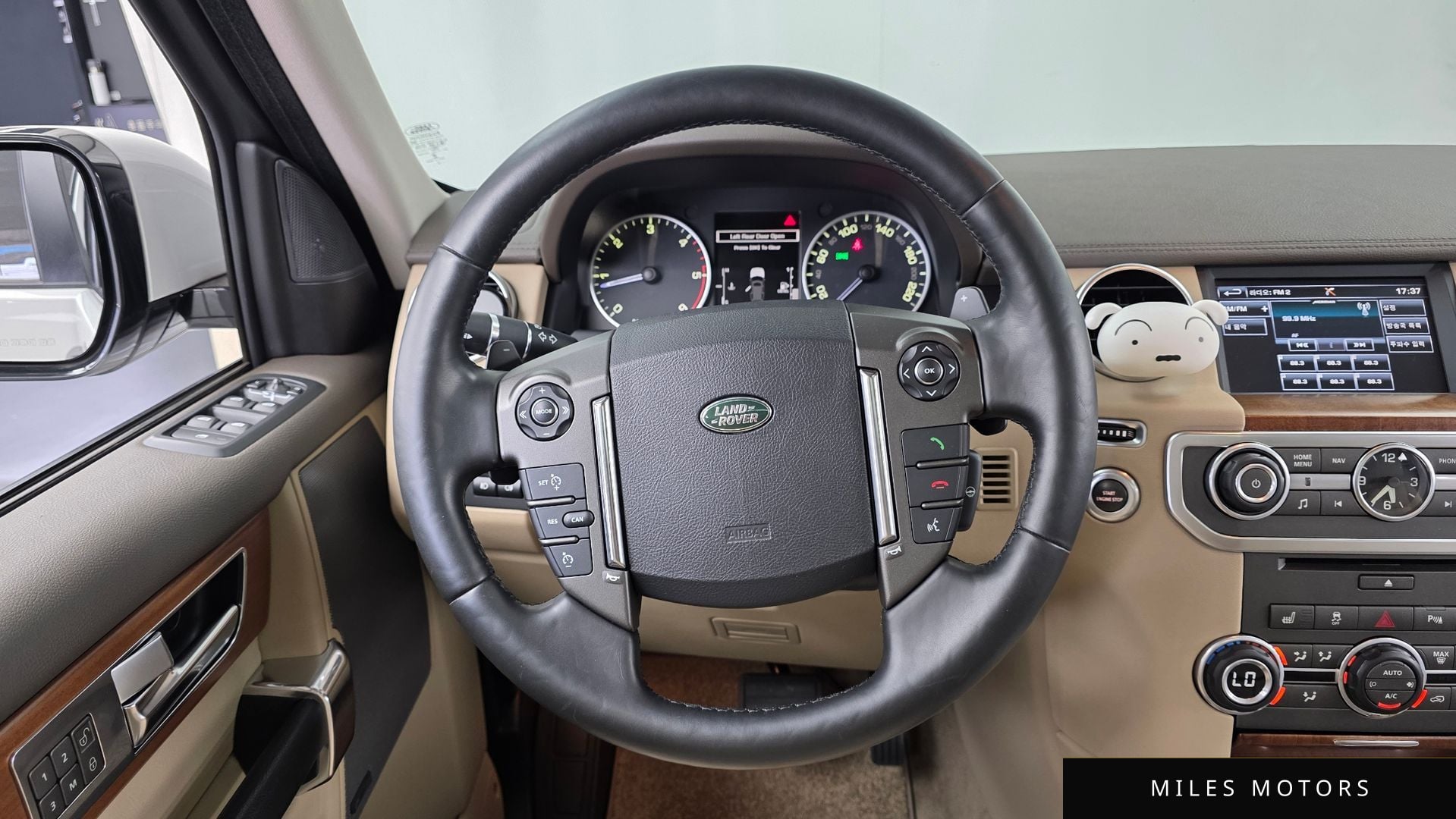 Land Rover Discovery 2016 — миниатюра 12