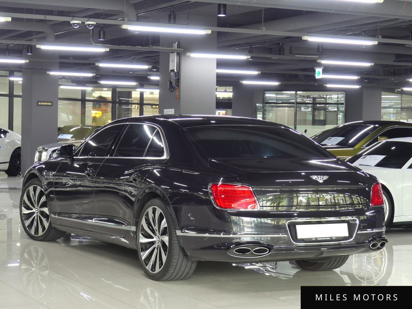Bentley Flying Spur 2023 — миниатюра 3