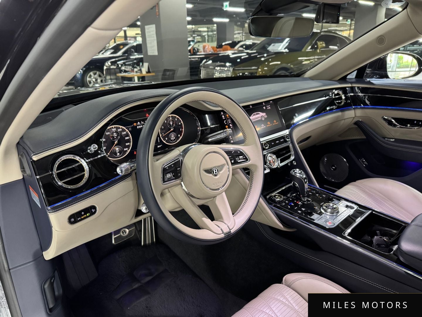 Bentley Flying Spur 2023 — миниатюра 4
