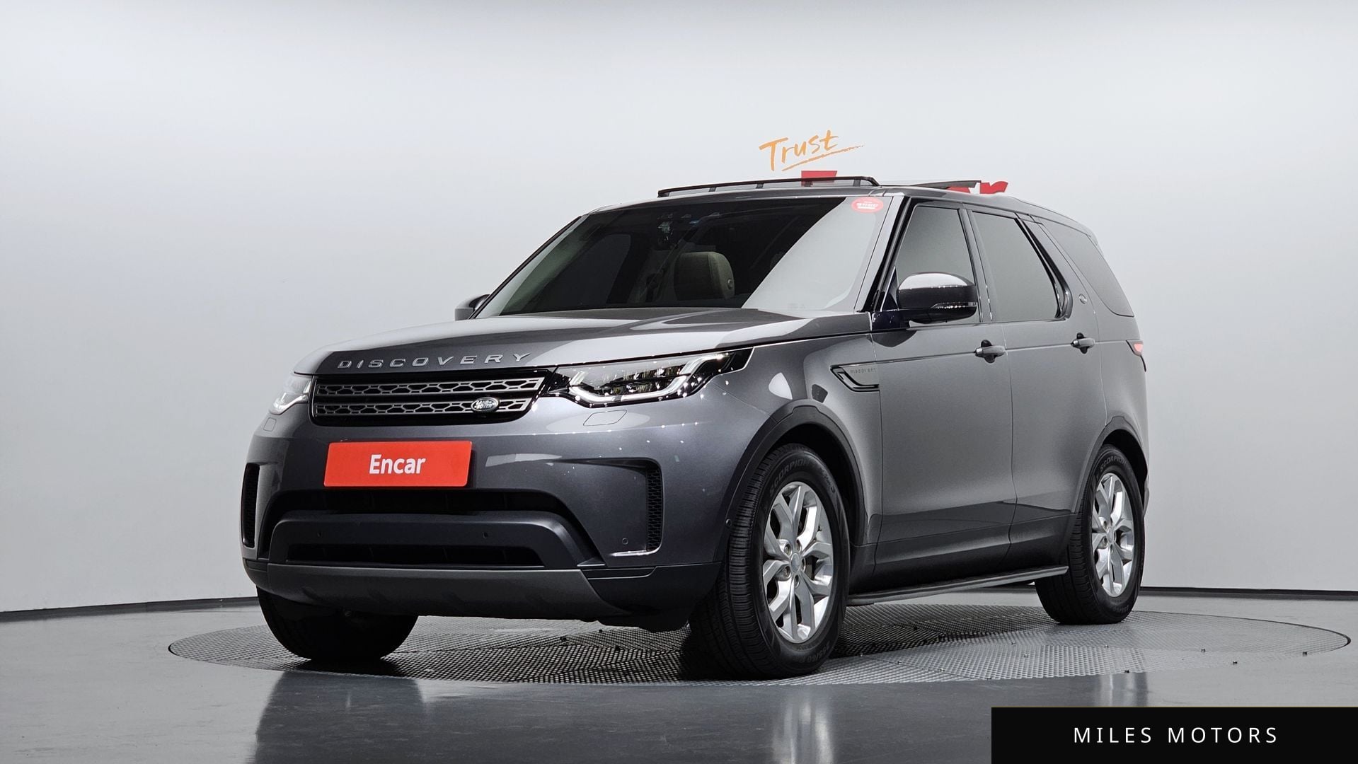 Land Rover Discovery 2019 — фото 1 из 12