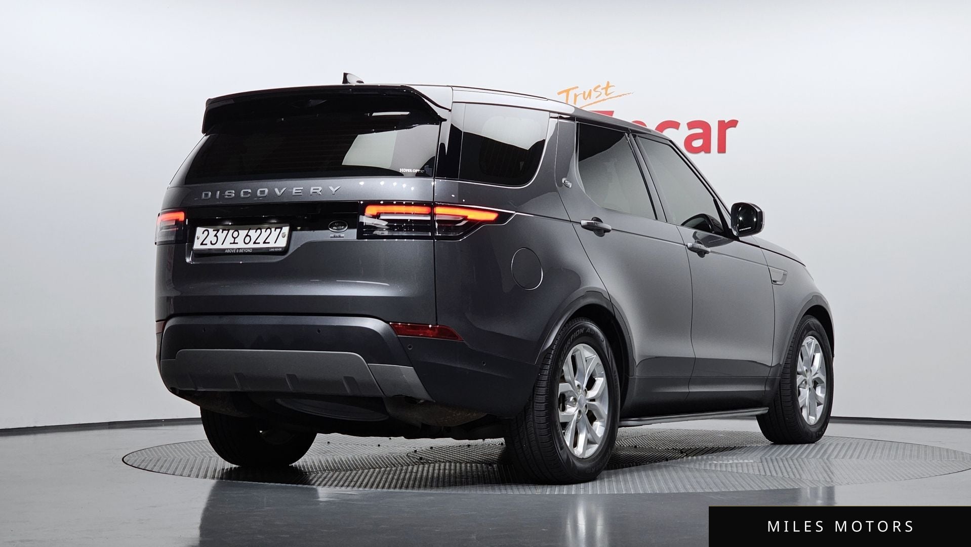 Land Rover Discovery 2019 — миниатюра 2