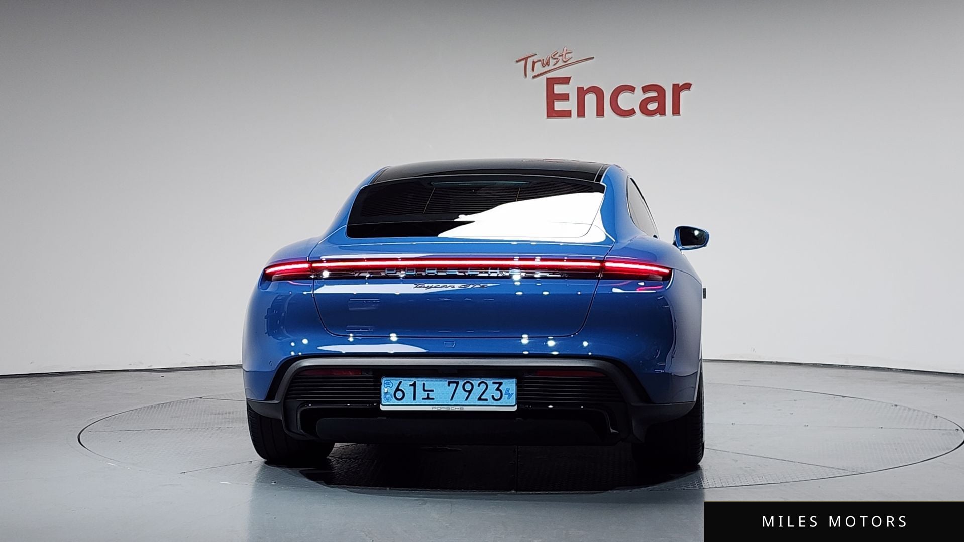 Porsche Taycan 2023 — миниатюра 3