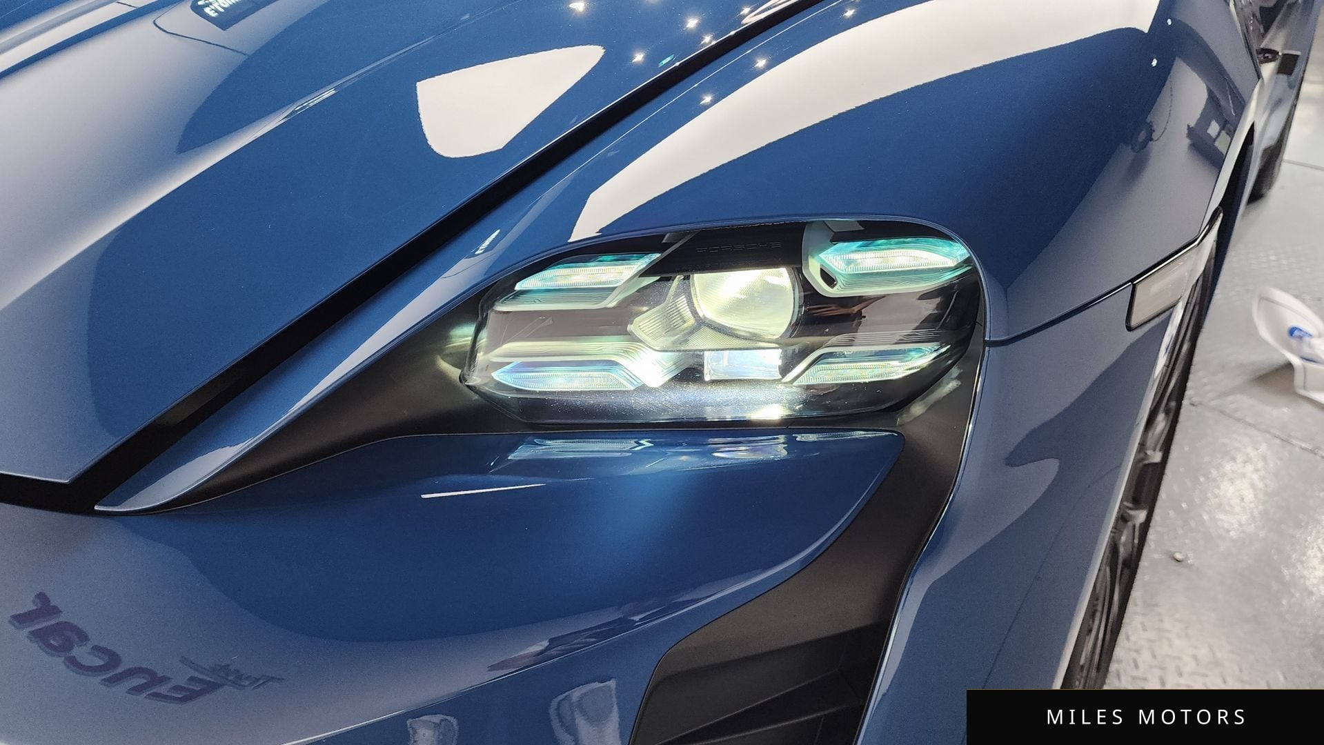 Porsche Taycan 2023 — миниатюра 7
