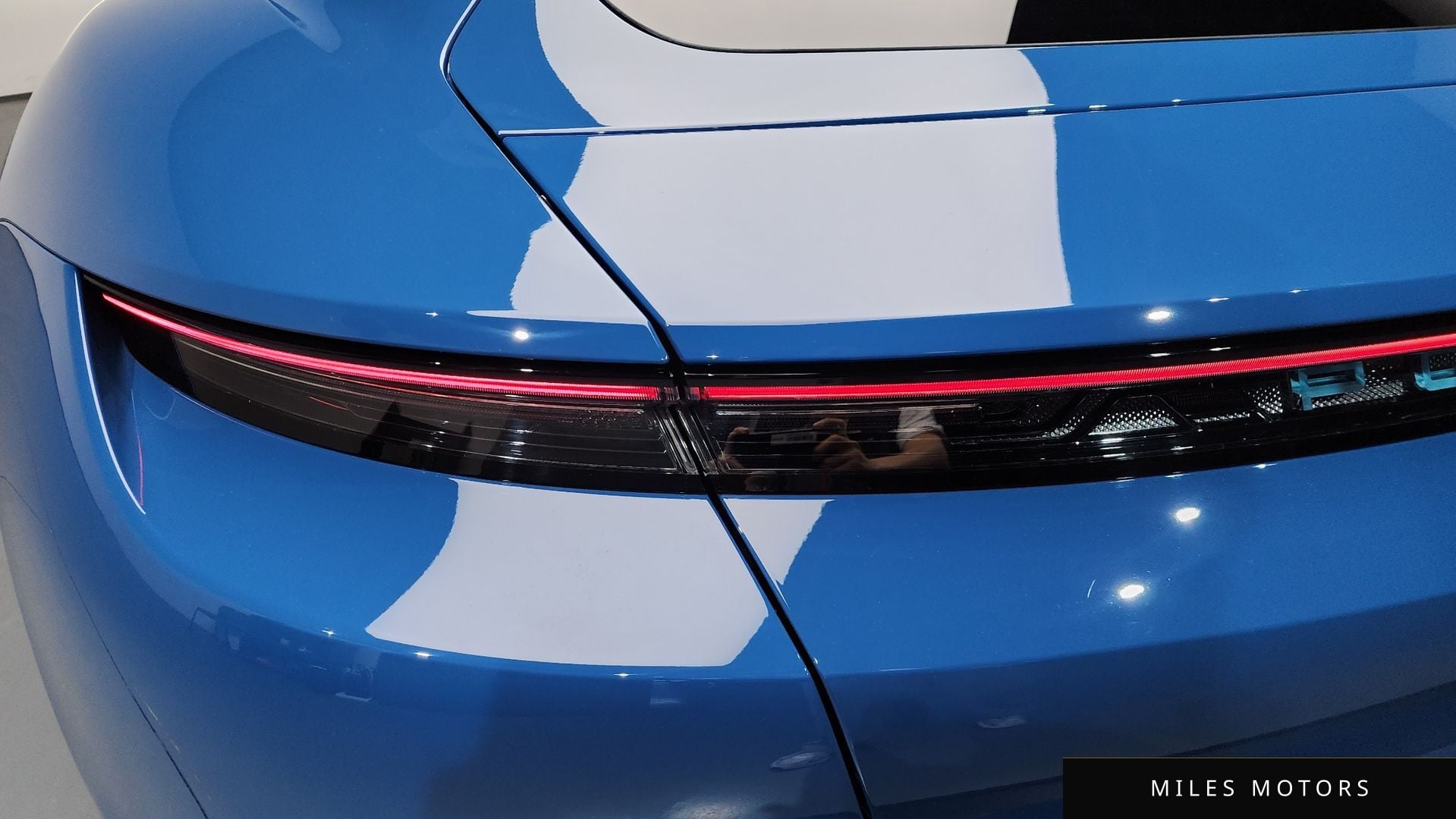 Porsche Taycan 2023 — миниатюра 8