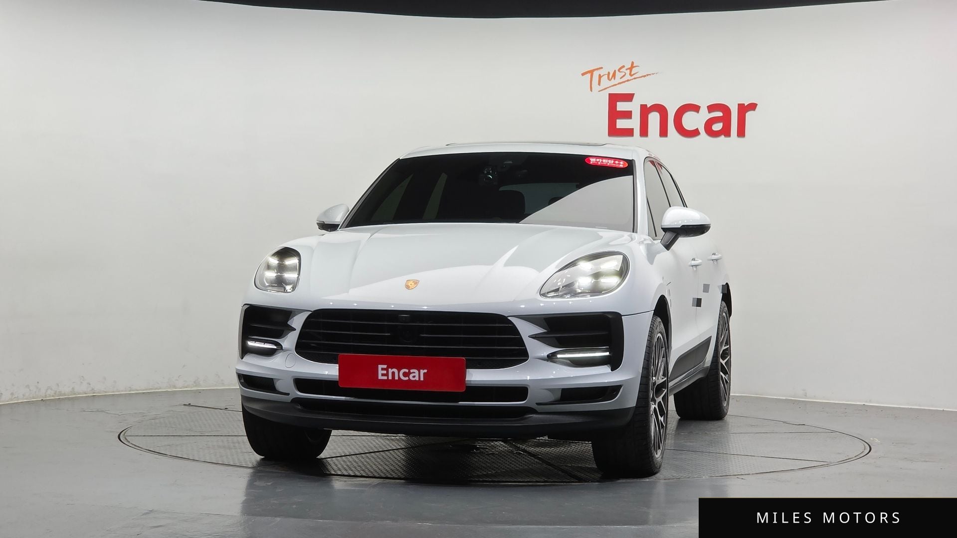 Porsche Macan 2019 — миниатюра 2