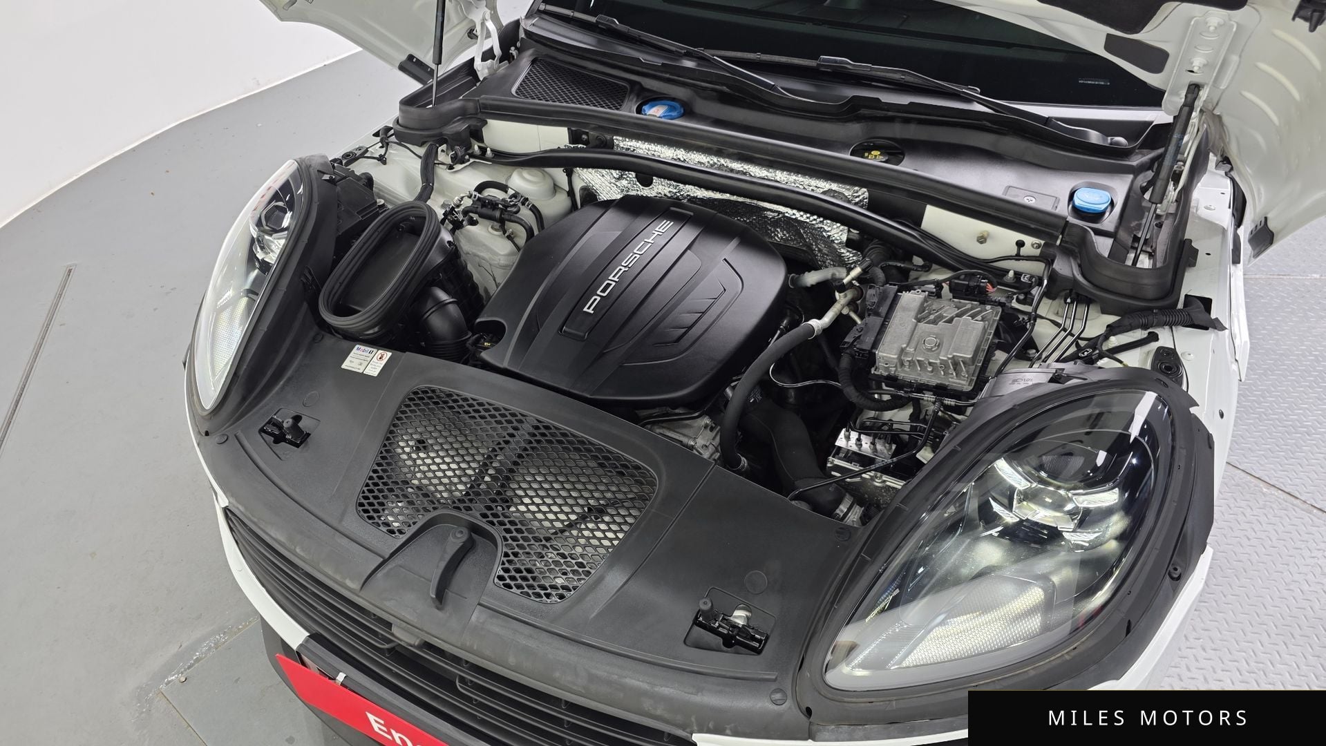 Porsche Macan 2019 — миниатюра 5