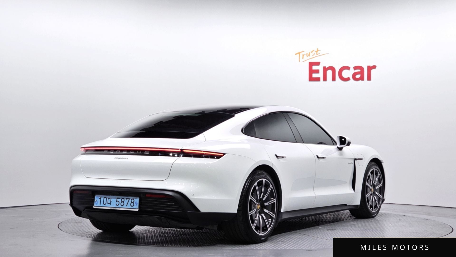 Porsche Taycan 2022 — миниатюра 2