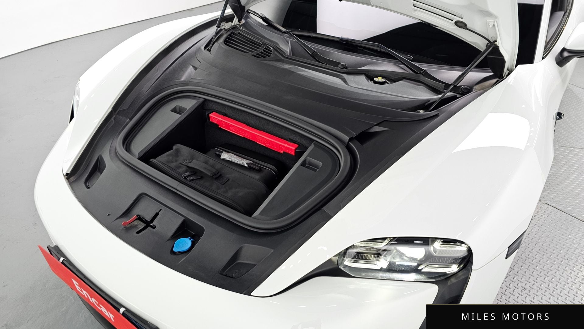 Porsche Taycan 2022 — миниатюра 6