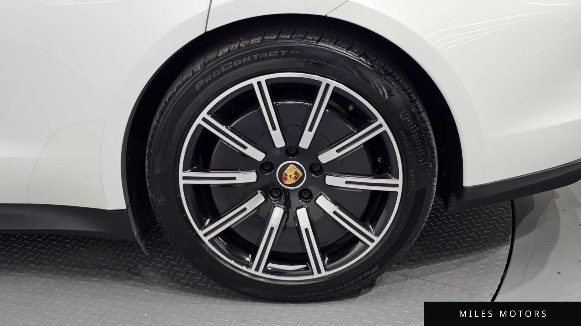 Porsche Taycan 2022 — миниатюра 7