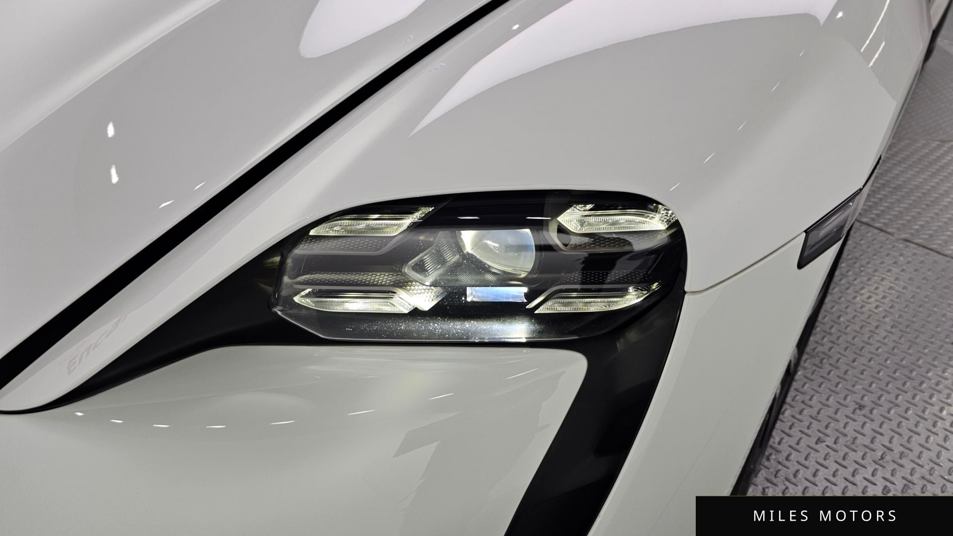 Porsche Taycan 2022 — миниатюра 8
