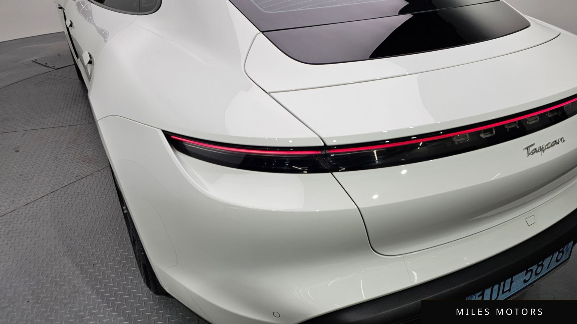 Porsche Taycan 2022 — миниатюра 9