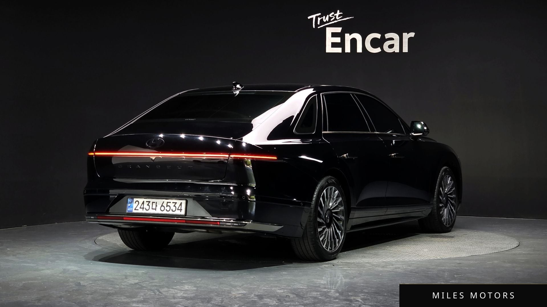 Hyundai Grandeur 2023 — фото 1 из 12