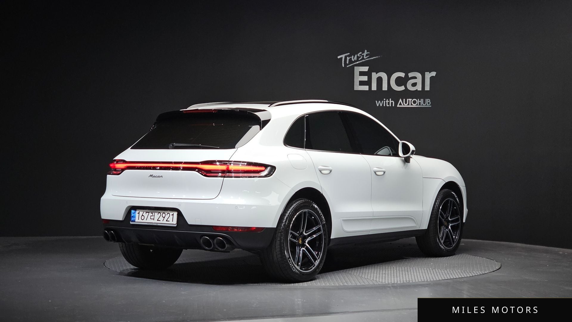 Porsche Macan 2021 — миниатюра 2