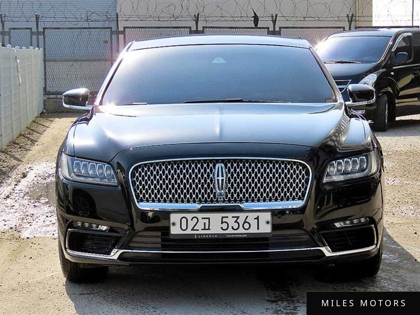 Lincoln Continental 2017 — миниатюра 2