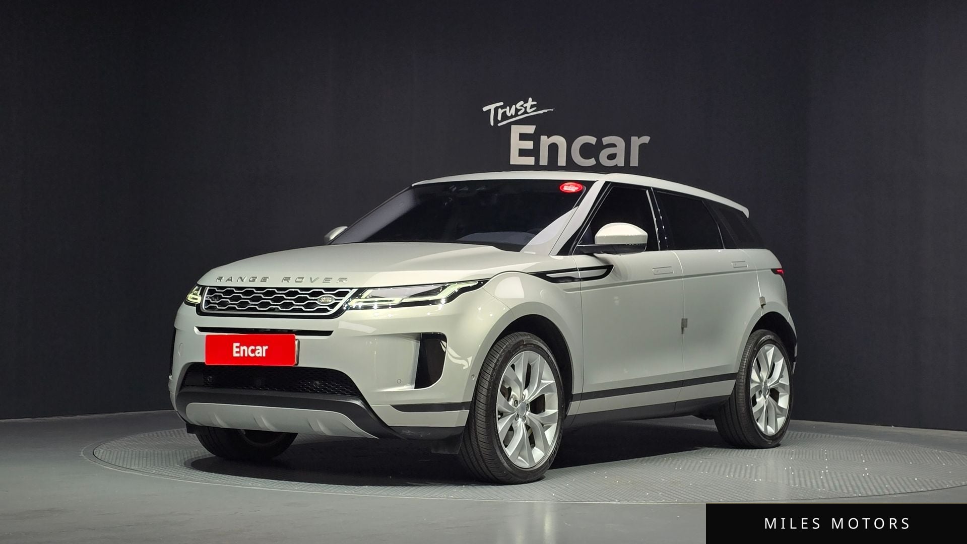 Land Rover Range Rover Evoque 2020 — фото 1 из 12