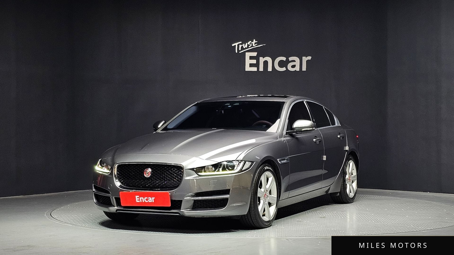 Jaguar XE 2016 — фото 1 из 12