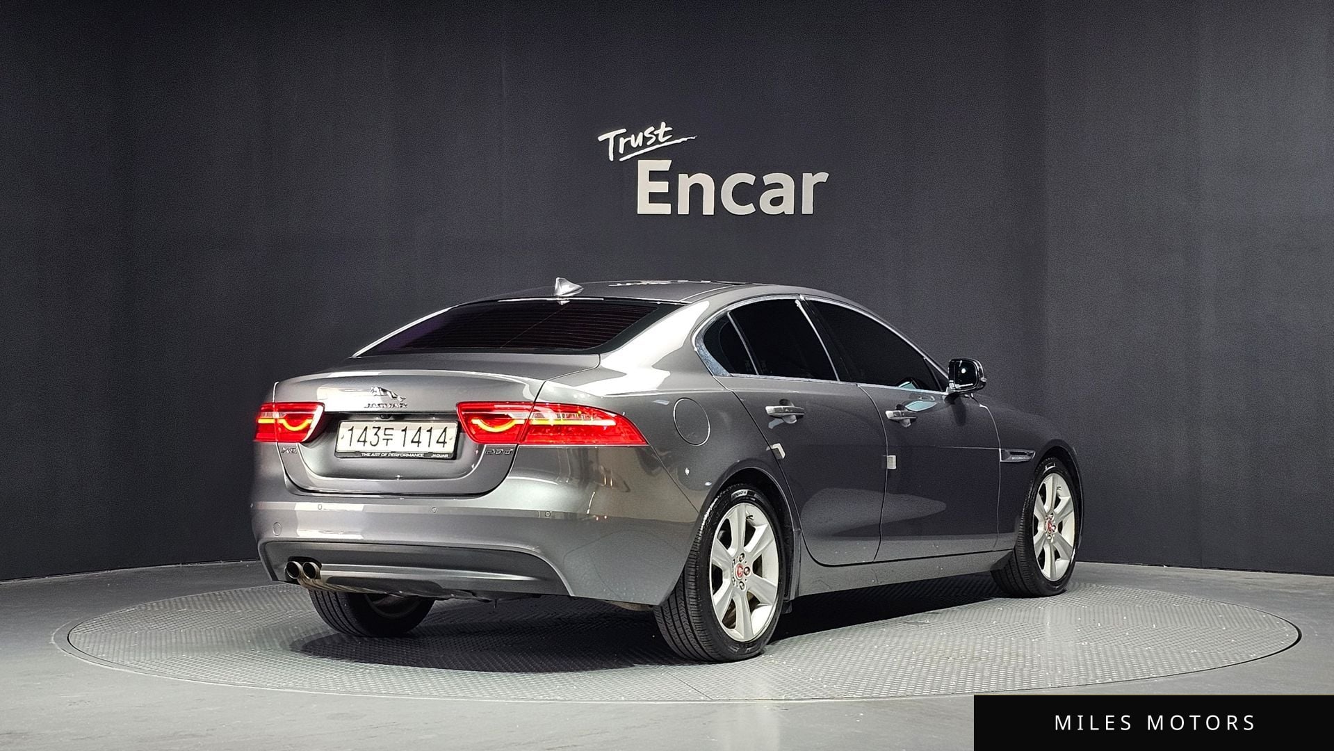 Jaguar XE 2016 — миниатюра 2