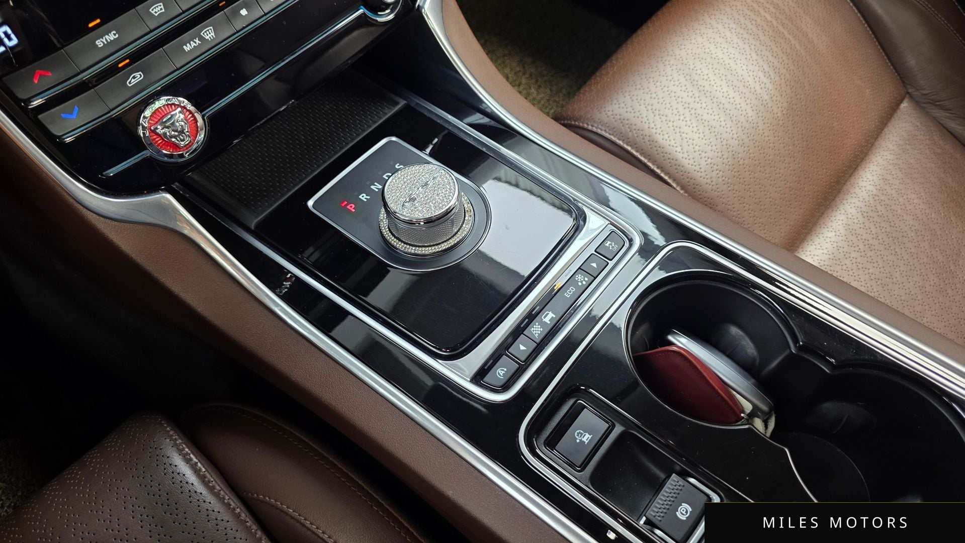 Jaguar XE 2016 — миниатюра 9