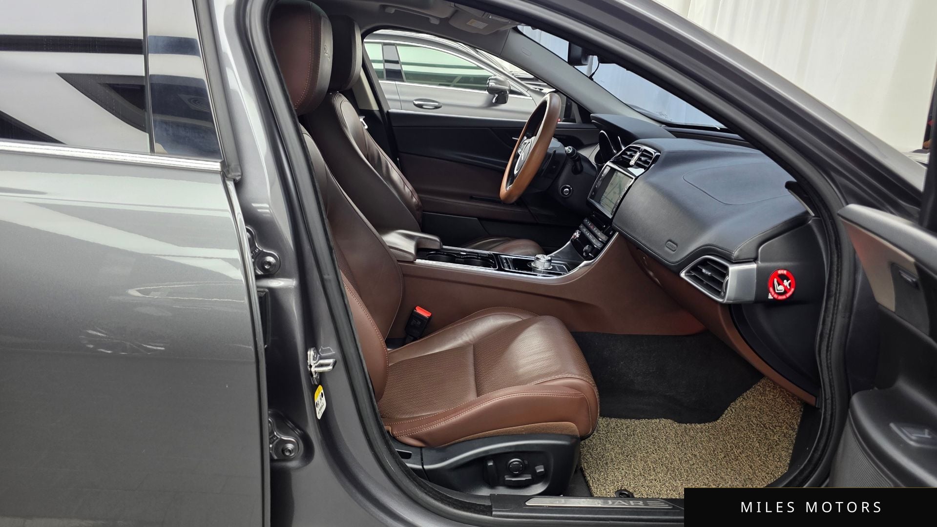 Jaguar XE 2016 — миниатюра 11