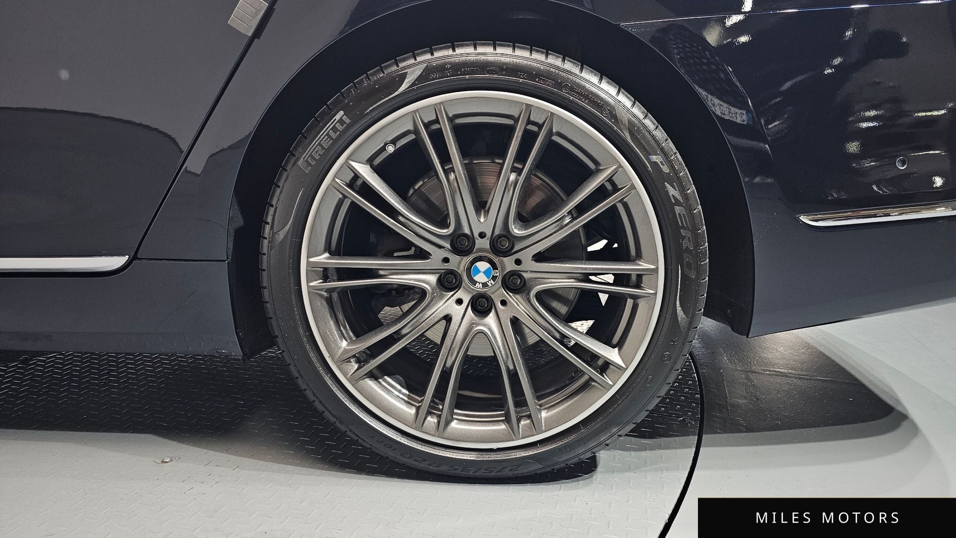 BMW 7 Series (G11) 2017 — миниатюра 7