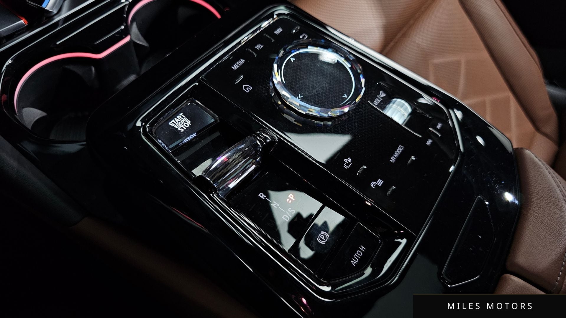 BMW 5 Series (G60) 2024 — миниатюра 12