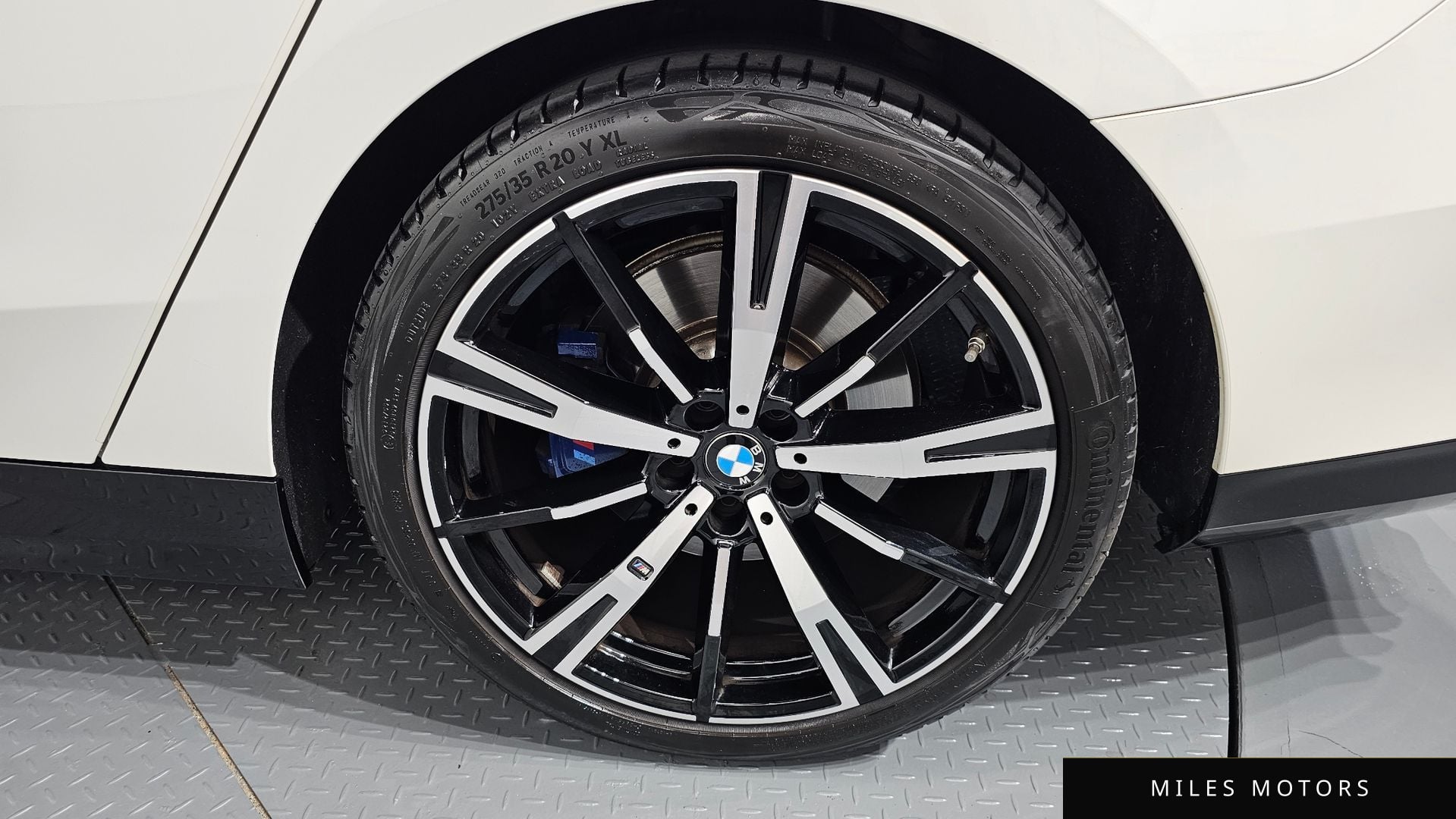 BMW 5 Series (G60) 2024 — миниатюра 7
