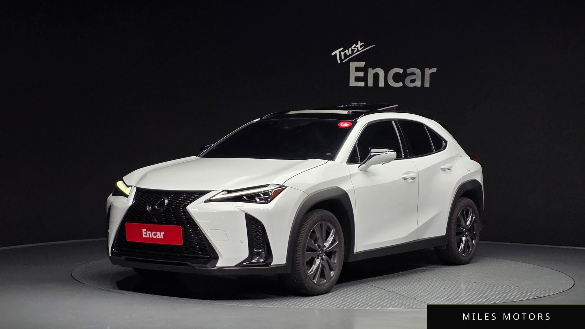 Лексус UX250h 2024 — фото 1 из 12