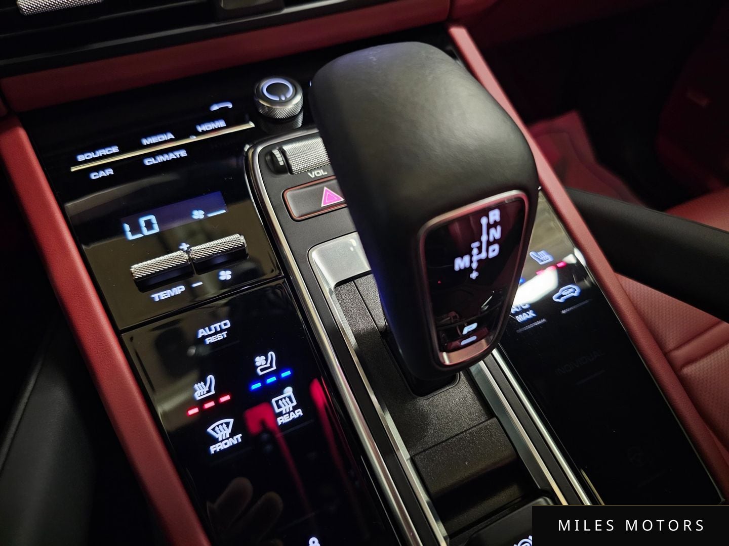 Porsche Cayenne 2023 — миниатюра 9