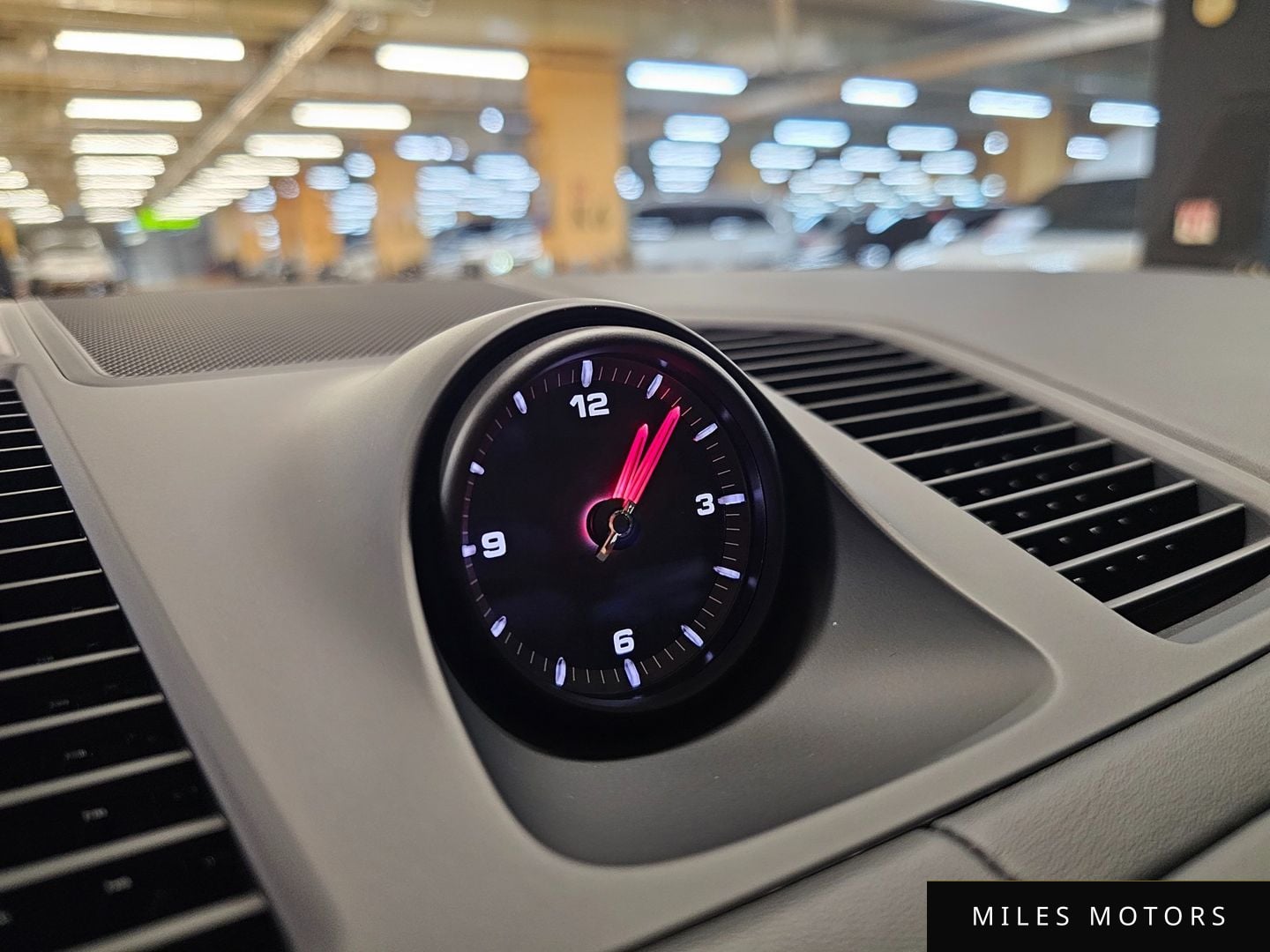 Porsche Cayenne 2023 — миниатюра 12